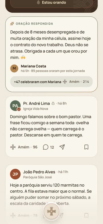 Tela Hoje, na parte “Da comunidade”: uma oração respondida — “Depois de 8 meses desempregada… assinei hoje o contrato do novo trabalho” — celebrada com “+47 celebraram com Mariana” e 214 Amém.